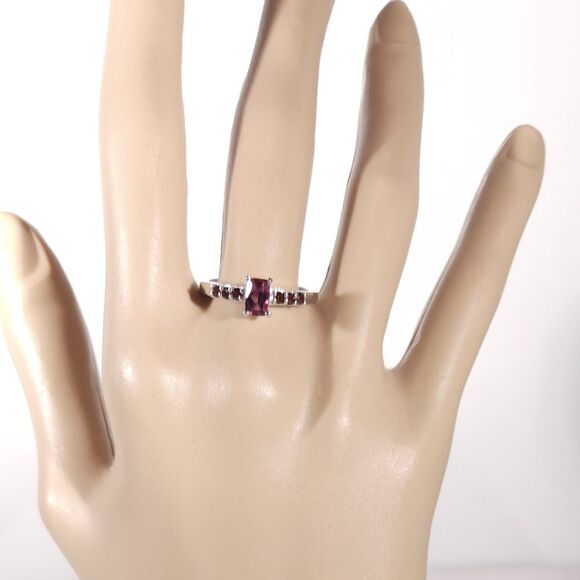 Bixbite and Garnet Ring Size 8 - Picture 7 of 8